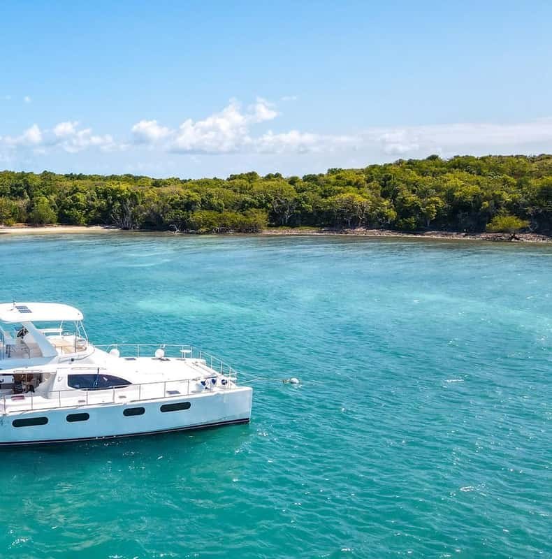 Fajardo: Private 47-F Catamaran Cruise with Drinks and Snack
